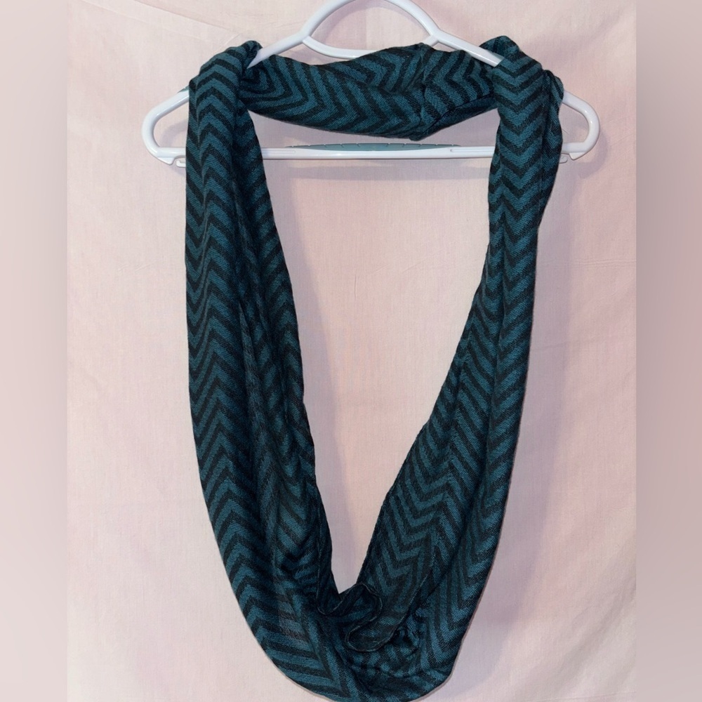 Elegant Chevron Patterned Scarf in Teal